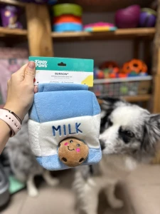 ZippyPaws pluszowa norka Mleko z ciastkami