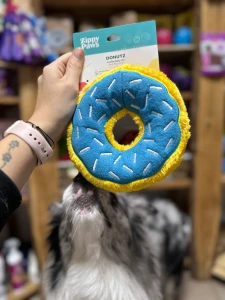 ZippyPaws pluszowy donut standard borówkowy  - pluszowa zabawka z piszczałką 